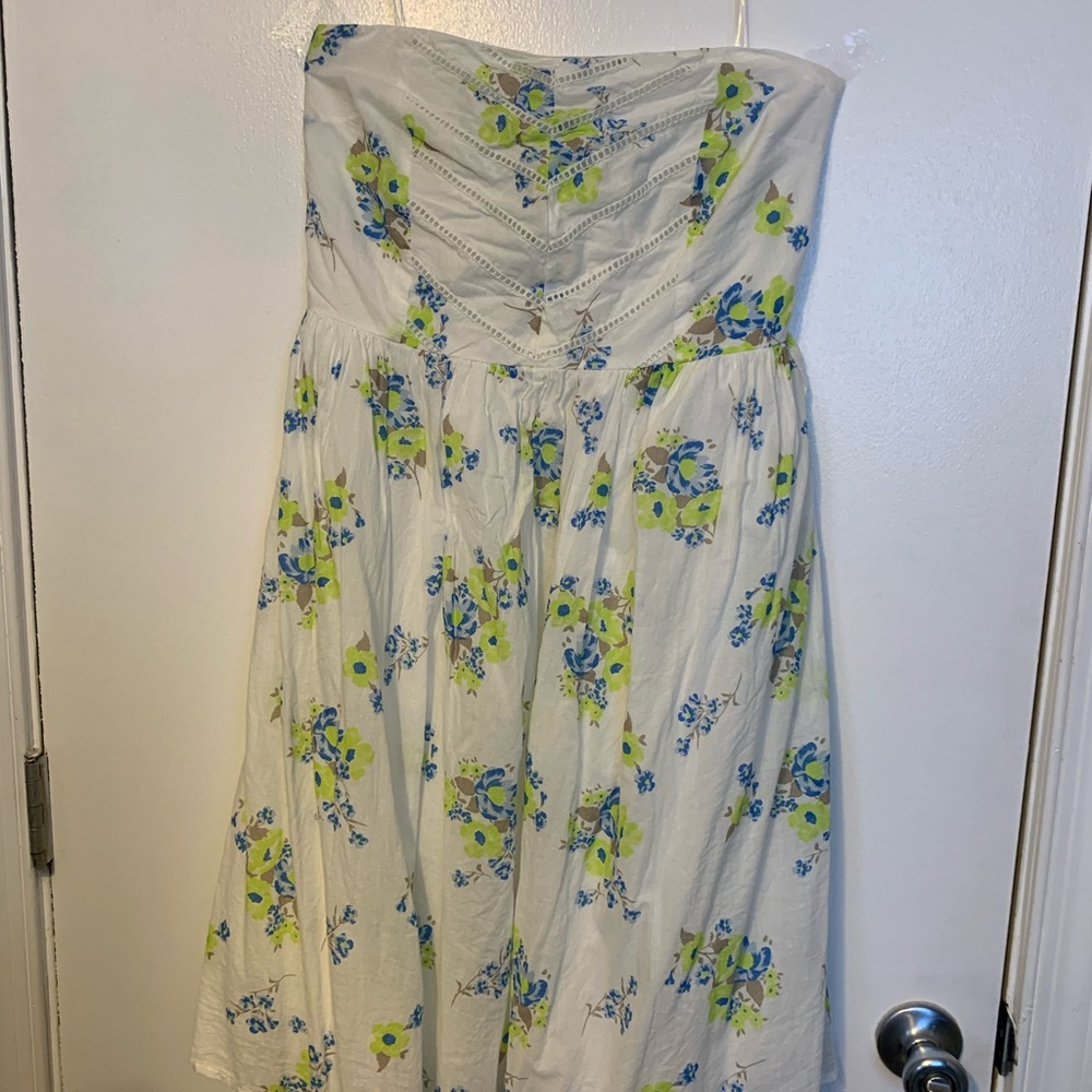 Strapless summer sun dress.